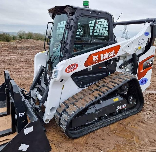 Best Used 2023 for T76 Skid Steer Loader Diesel Perkins Engine 3 Ton Track Compact for Construction and Material Handling - Image 3