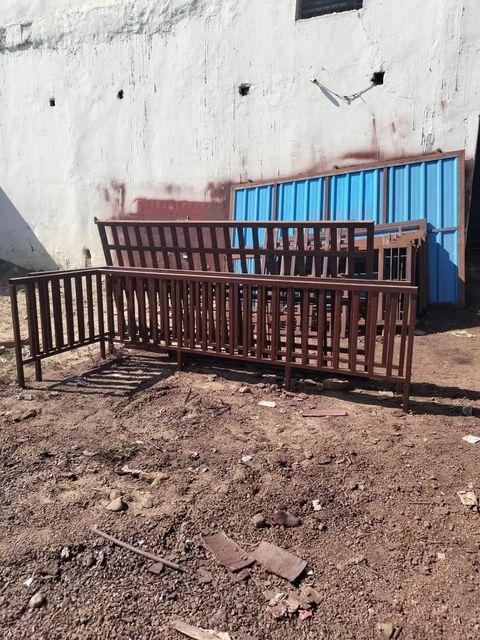 Polished Mild Steel Staircase Railing with Horizontal Bars (750mm) - Image 1