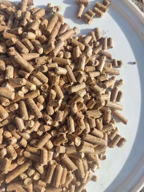 Wholesale Premium 100% Enplus A1 Certified Spruce Fir Pine Wood Pellets Stick Shape 690 Density 8% Moisture Heating - Image 4