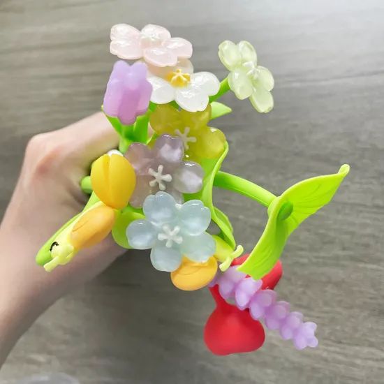 Vibrant Daisy Gel Pens for Effortless Writing Experience Weight 13G Size 24*3cm Color Black Refillable Yes Model NO. - Image 3