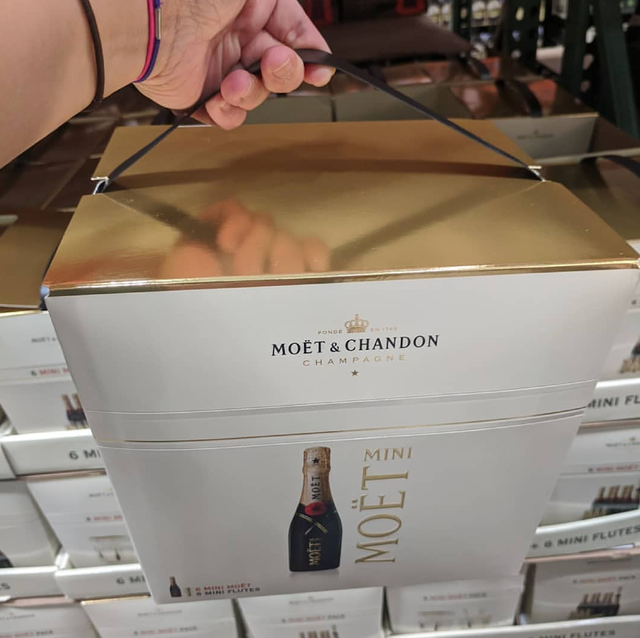 LUXURY MOET CHAMPAGNE GIFT COLLECTION | Moët & Chandon Mini Champagne 6 Mini Bottles/Flutes Retail Ready - Image 3