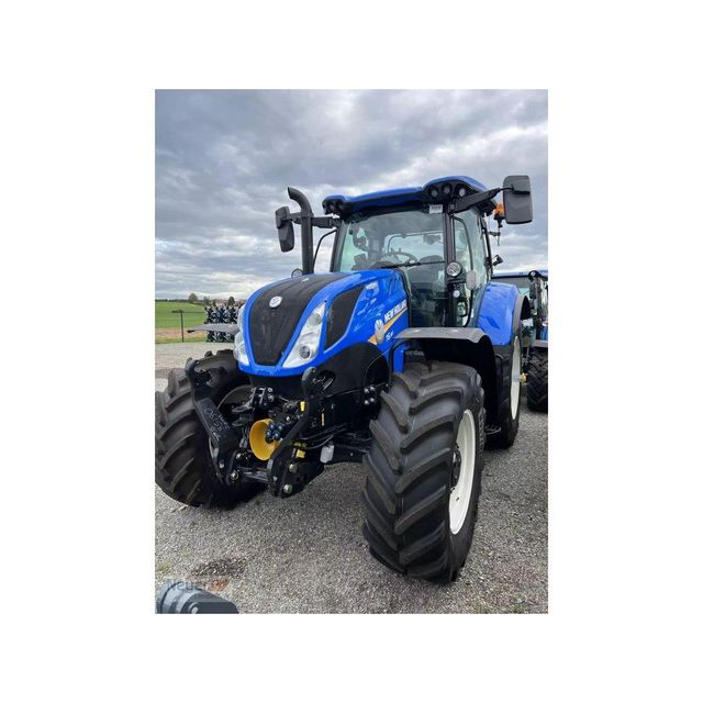 New Holland agricultural tractors suitable for various field operations - Image 1