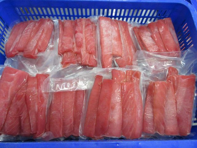 Frozen Yellowfin Tuna Strips Cut Back Meat Type Fish Features CO treated Freshness Level Frozen Degree of Processing 5 Size Range 10cm - 20cm - Image 3