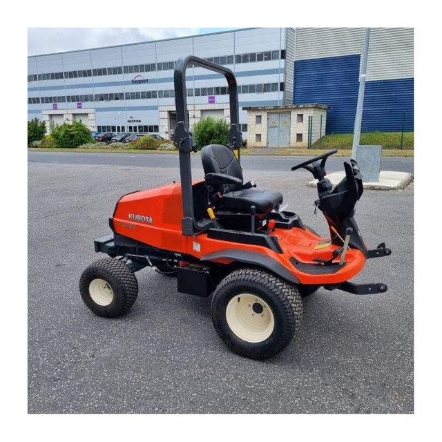 Kubota G231 ride on mower for professional lawn care heavy duty grass cutting equipment with reliable diesel engine wide cutting deck and smooth driving system suitable for contractors and landscaping businesses - Image 3