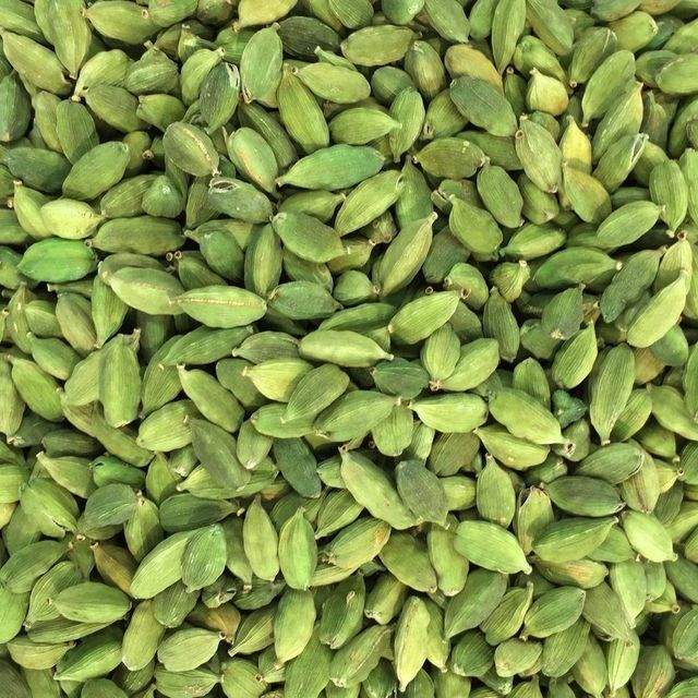 Green Cardamom Select Whole Pods Delivering Natural Fragrance Excellent Visual Quality And Bulk Order - Image 2