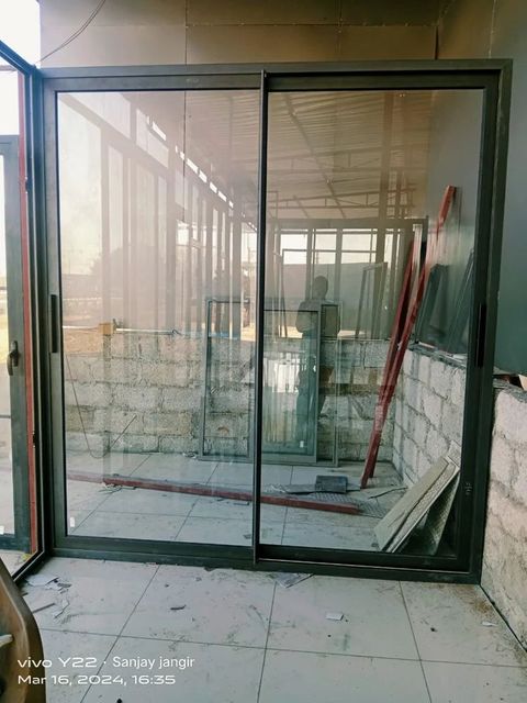 Aluminium Slim Glass Partition Brand Corinzo Pattern Plain Color Transparent Features Slim Glass Partition Country of Origin Made in - Image 5