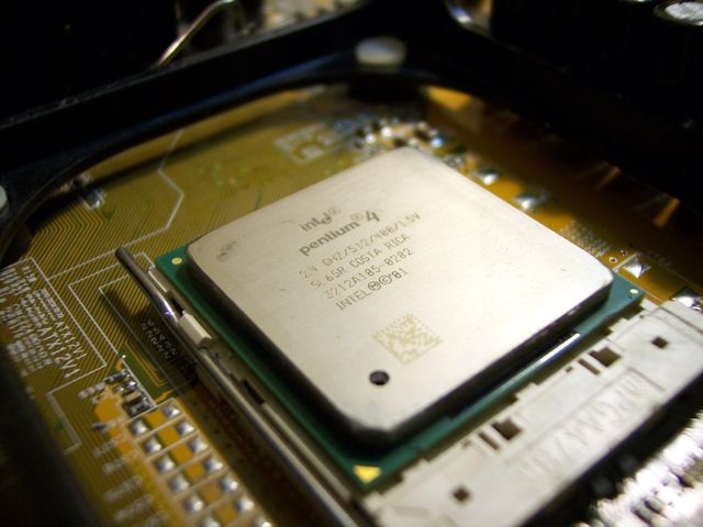 Premium CPU Intel Pentium Processor High Performance Desktop Chip Fast Speed Reliable Computing Excellent Quality - Image 3