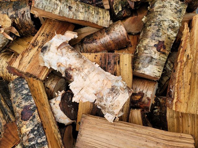 Premium quality Birch Firewood Logs Kiln Dried And Carefully Prepared From Mixed Hardwood Oak Ash Pine Birch For Efficient Burning Clean Flame Outdoor Fire And Cooking Use Fast Delivery - Image 4