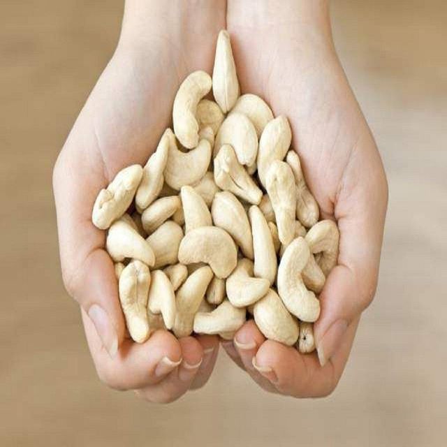 Raw Cashew Nuts High Quality Delicious Food Grade Dried 24 Months Shelf Life Without Shell - Image 3