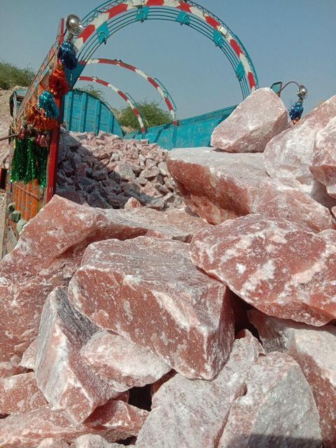 Raw Himalayan Rock Pink Salt Color Pink Form Rock Chunks Purity No Additives Size Range 5 Mm To 5 Cm And Larger Trace Minerals Iron, Calcium, And - Image 3