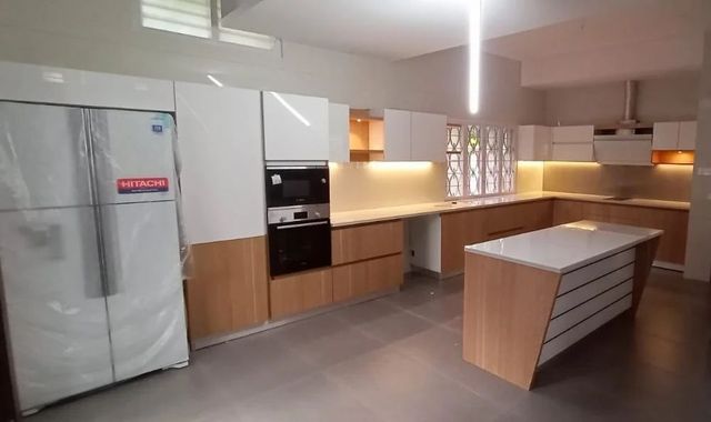 HDHMR Contemporary Modular Kitchen Material HDHMR Finish type Veneer Colour White, Brown Kitchen Design Island Assembly Method - Image 3