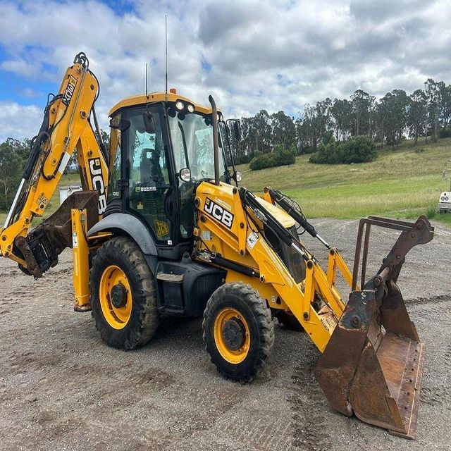 Used JCB 3CX Backhoe Loader Secondhand 8 TON Wheel Excavator Loader for Construction Farm Municipal Road Repair Projects - Image 4
