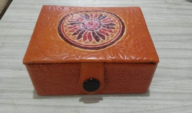 Leather Square Shape Jewellary Box Color Brown I Deal In New Only Jewellery Box Material Leather Country of Origin Made in - Image 1
