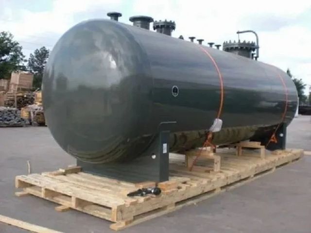 Mild Steel Gas Pressure Vessel Tank Color Black Material Mild Steel Capacity 1000 Liters Design Pressure 3 bar Vessel Capacity 500 - Image 1