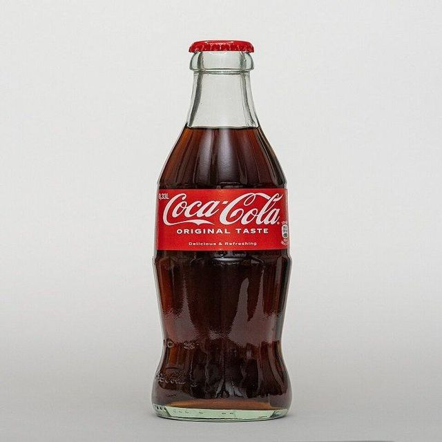 Premium Coca Cola Drink Factory Sale Wholesale Bulk 330ml Can Classic Formula Best Before - Image 3
