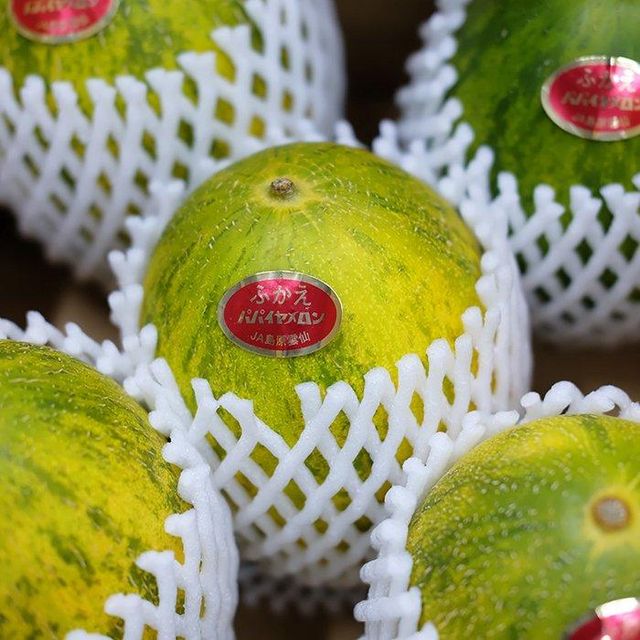Fresh Japanese Papaya Melon Style Fresh Address Hyogo, Japan Place of Origin Japan Shelf Life A few days Content Fresh Papaya - Image 1