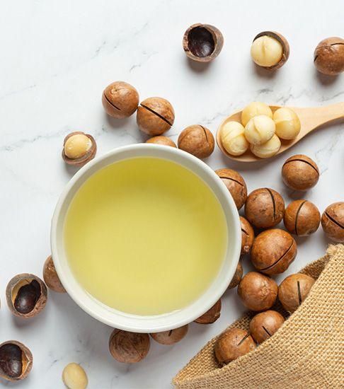 Refined Macadamia Oil Lightweight Formula Suitable For Gourmet Recipes Cosmetic Applications And Body Care With Smooth Silky Finish Texture - Image 5