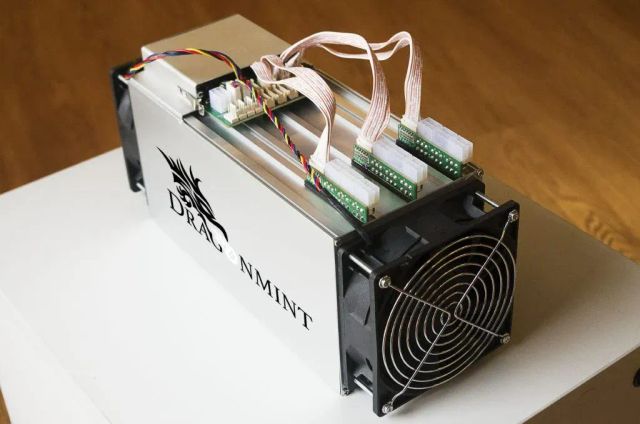 Trusted Bitcoin Mining System Built For Heavy Duty Operation Fast Hash Rate And Excellent Energy Saving Performance - Image 3