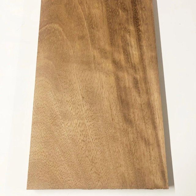Factory Price Sawn Iroko Wood Timber KD Rough Sawn Hardwood Boards for Furniture Flooring and Construction - Image 3
