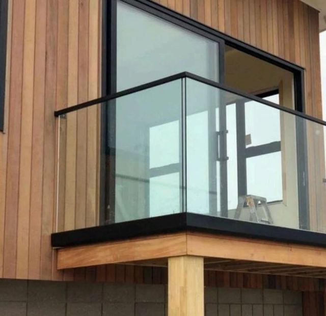 Stairs Aluminium Glass Railing, For Home Design Bar Height 42 inch Thickness 12 mm Position Stairs Usage/Application - Image 2
