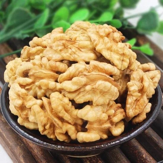 Chinese Top Quality Walnut Kernels Walnut Halves Light Amber Grade a Style Dried Content common Size 28-32mm++ Brand Name - Image 3