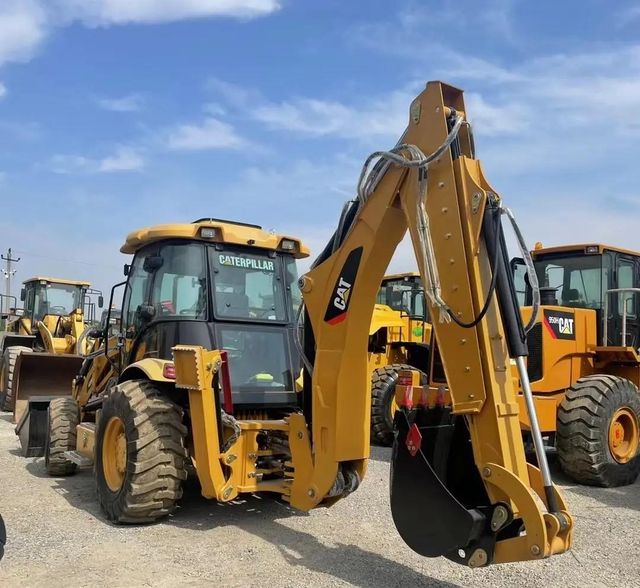 Wholesale Original Quality Low Price 4x4 CAT 420F Used Backhoe Loader with Hydraulic Hammer Engine Pump & Motor-6ton Rat - Image 2