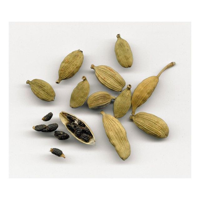fresh organic green elaichi cardamom pods natural spice for tea desserts sweets baking cooking and wellness drinks with high essential oil content strong fragrance long shelf life and hygienic processing - Image 3