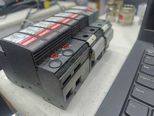 Search Protection Device Type SPD Warranty No Color Black Brand Phoenix Packaging Type Box Country Of Origin - Image 3