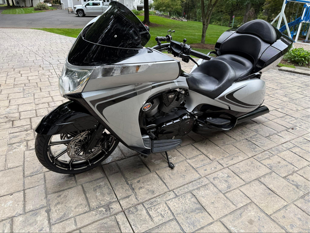 USED 2011 VICTORY VISION TOUR MOTORCYCLE AIR-COOLED 106CI FREEDOM V-TWIN SIX-SPEED TRANSMISSION – product photo 5, product detail gallery