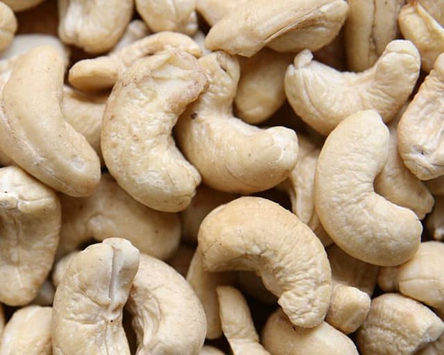 Best Quality Cashew Kernel W320 From Myanmar Style Fresh Type Cashew Nut Grade Export Quality Place of Origin Myanmar Cultivation Type - Image 2
