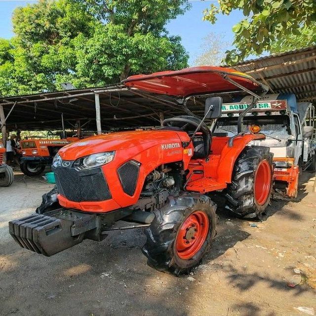 High Power Kubota L4018 4WD Agricultural Tractor 55HP with Engine Pump Multiple Attachments - Image 5