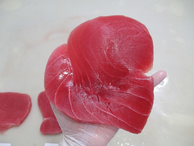 Premium Frozen Yellowfin Tuna Loins (Thunnus albacares) - Sashimi Grade - Image 3