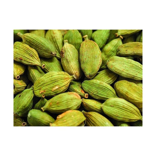 natural green elaichi caorganic green elaichi cardamom pods for sale fresh aromatic spice for baking tea cooking and traditional recipesrdamom spice pods for herbal tea digestion cooking desserts and sweets with strong aroma and health benefits - Image 4