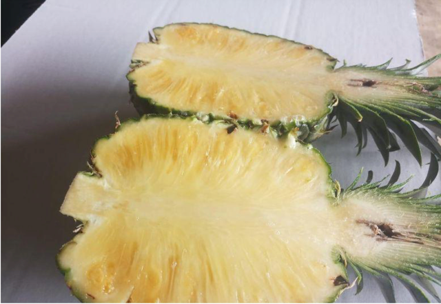 MD2 Fresh Pineapples - Image 3
