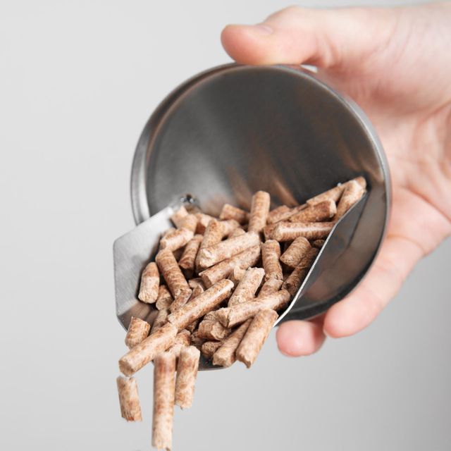 Bulk High Quality Wood Pellets 6mm And 8mm Wood Pellets For Industrial Heating And Energy Production With Low Moisture - Image 4