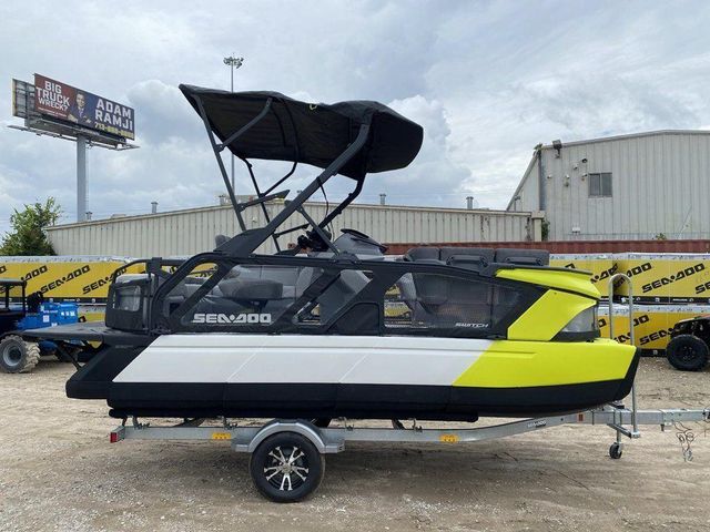 Long Jet Boat 2024 Sea-Doo Switch® Cruise 18 - 230 hp Galvanized - Image 4