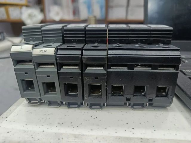 Search Protection Device Type SPD Warranty No Color Black Brand Phoenix Packaging Type Box Country Of Origin - Image 2