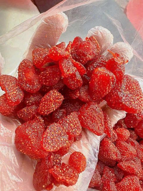 Soft Chewy Dried Strawberries Natural Fruit Snack Vietnam Wholesale Bulk Supply - Image 4