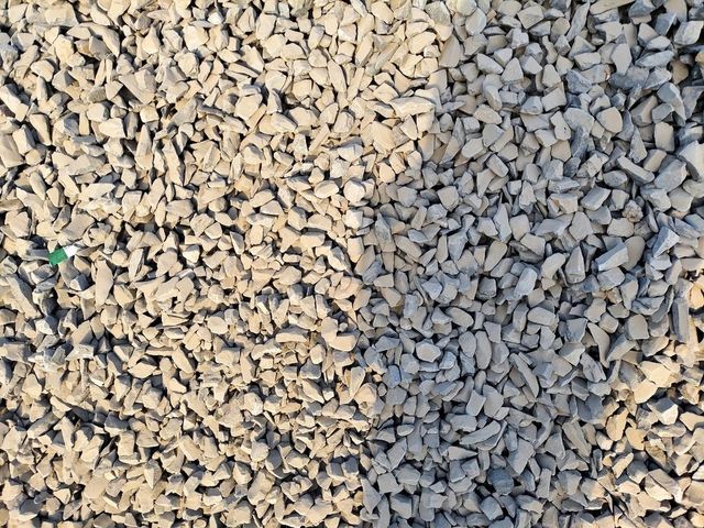 Rubble Stone Form Solid Size 10 mm Color Gray Brand Best Quality Country of Origin Made in India Grain Sizes 6mm, 10mm, 20mm, - Image 1