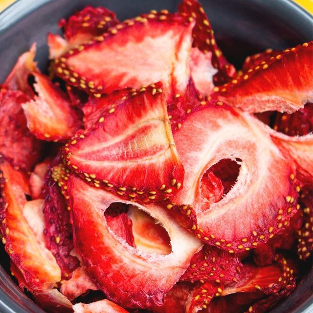 Top Selling Fruit Item For Snack Industry Bulk Quantity Dried strawberries For Importers Dried strawberries - Image 4