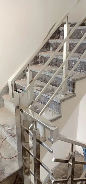 Silver Stainless Steel Staircase Railing, For Home Y 20 Width 3 To 30 Ft Usage Residential Number Of Doors 2 Height 3 To 20 - Image 12