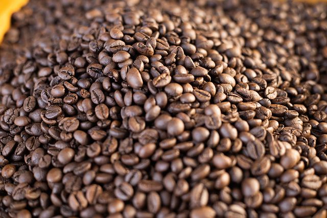 Wholesale High Quality Roasted Coffee Bean Arabica Customized Packaging Premium Grade 16-18 60 Kg Honey COMMON Cultivation - Image 5