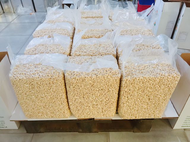 Vietnam raw cashew nut organic origins Use Direct Grade W320 Style Dried Shelf Life 3 Brand Name Expo Type Cashew Nut Specification - Image 3