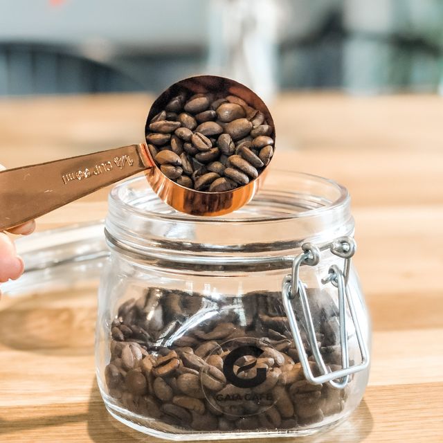 Roasted Arabica Dark Roast Coffee Beans S16 Wash Process Dark Chocolate Earthy Smoky Taste notes Single Origin Cau Dat Vietnam - Image 4
