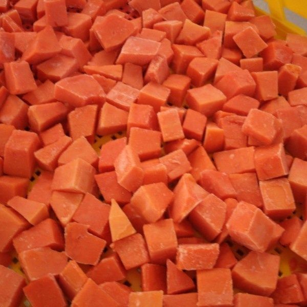 New arrival frozen papaya sweet taste red papaya from Vietnam OEM tropical fruit papaya for fruit or cooking origin Vietnam - Image 3