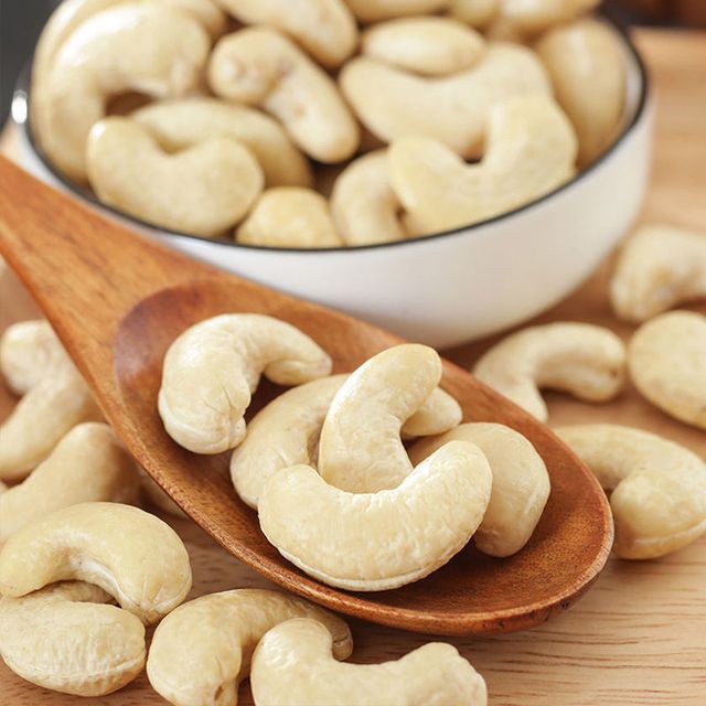 Vietnam cashew nut W320 cheapest price Grade W320 Use Direct Style Dried Shelf Life 3 Type Cashew Nut Brand Name Expo Specification - Image 3