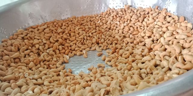Dried Cashew Nuts from Vietnam - Factory Direct Sales - Dried Fruits and Vegetables in bulk - Image 4