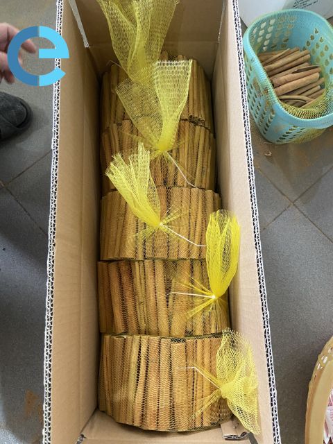 LONG STICK CASSIA CINNAMON YEN BAI VIETNAM FOR FOOD PACKING IN PP BAG FACTORY HOT PRICE NEW SEASON - Image 3