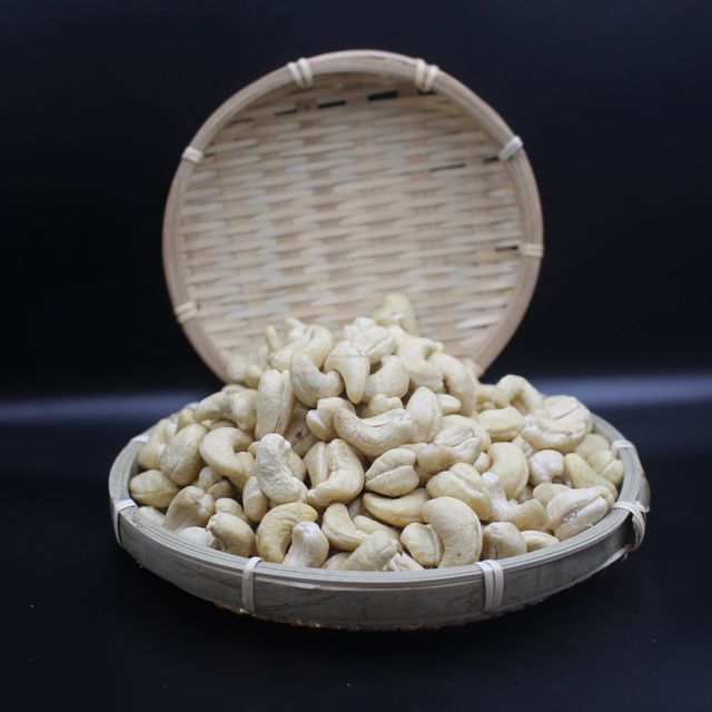 Cashew nuts W240 New Vietnamese goods of high quality packed according to export standards – product photo 5, product detail gallery