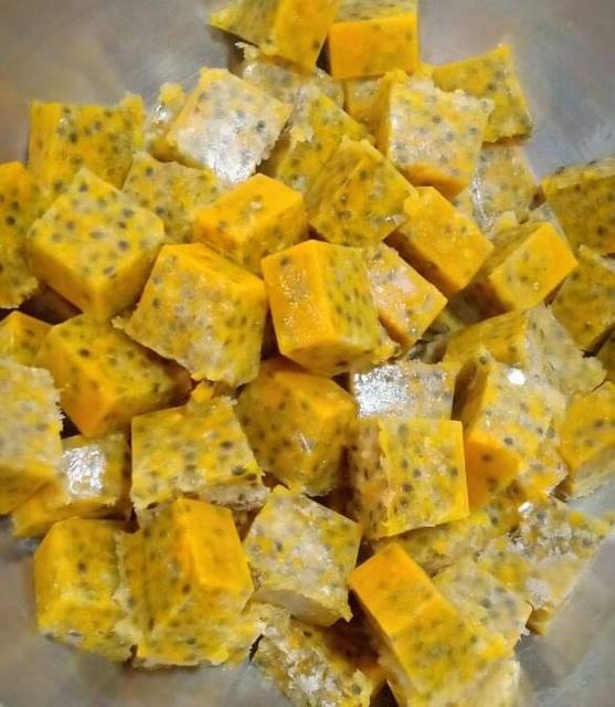 Wholesale passion fruit seed or seedless Tropical fruits from Vietnam frozen cube tropical fruits wholesale good price - Image 2